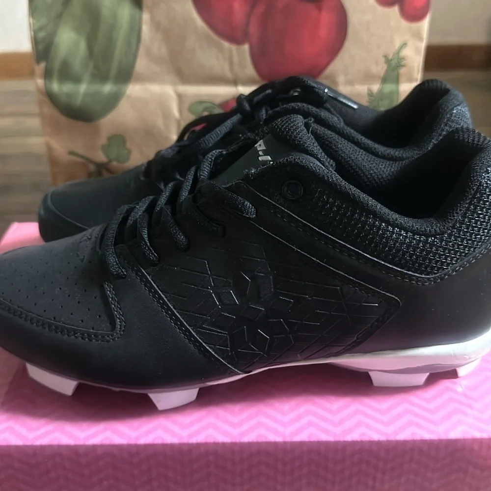 RINGOR RIP-IT Kids’ Diamond Softball Cleats: BLACK: NEW IN BOX: SIZE 5.5